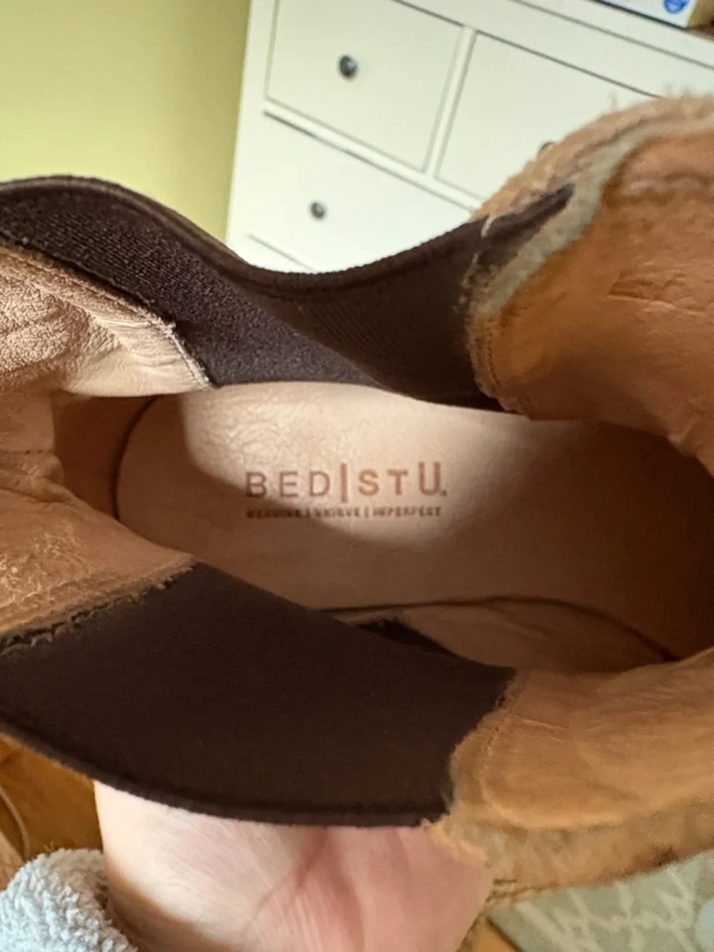 Bed Stu Nandi Chelsea Rustic Leather Boots 9